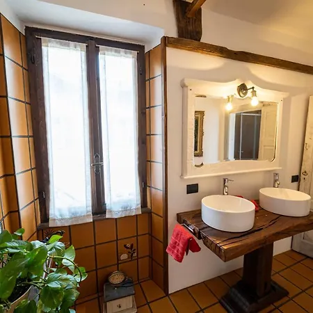 Πανσιόν Casa Olmi Castiglione dʼIntelvi